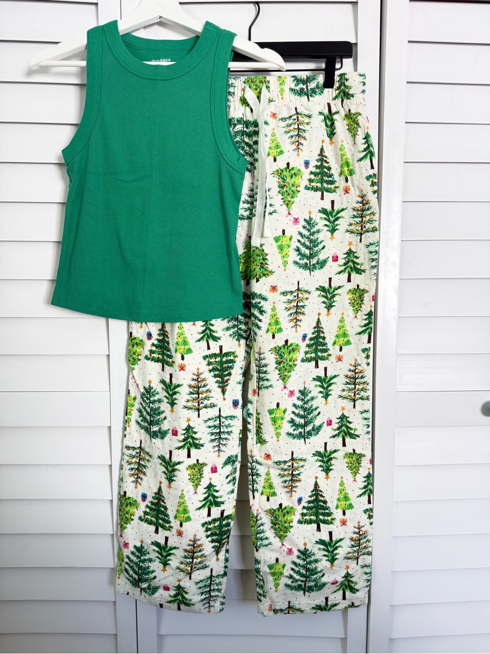 Old Navy pajama bottoms and tank :: Christmas!